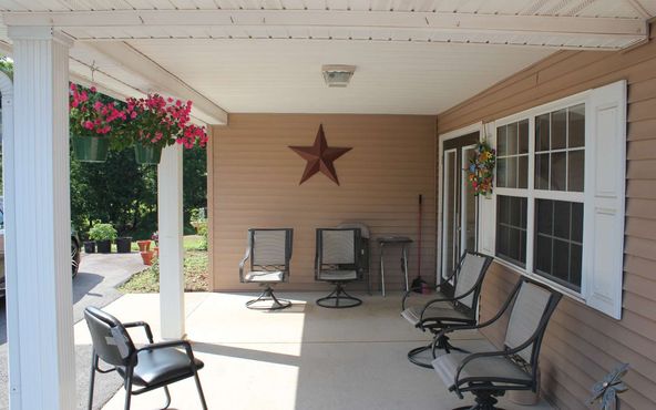 56 W Vineyard Ln, Hayesville, NC 28904